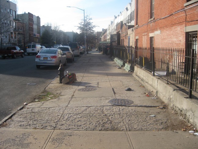 Foto del edificio - 586 Marcy Ave