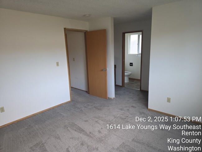 Building Photo - Renton Lake Youngs area - 3 bedroom tri-level home with 2.5 bathrooms and 2 car garage - Avail. N...
