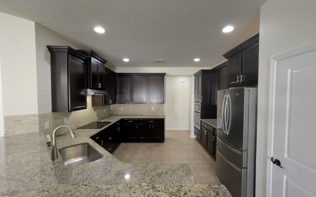 Building Photo - 109 Salazar Ln