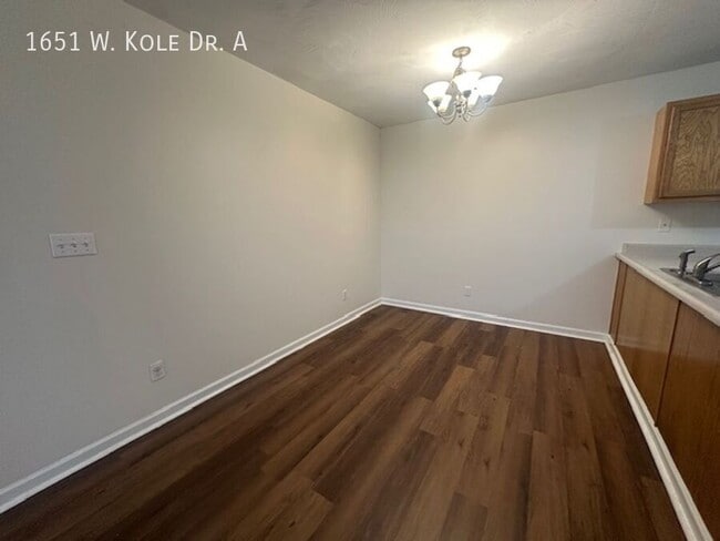 Foto del edificio - 1651 W Kole Dr