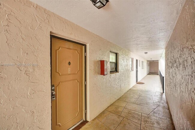 Foto del edificio - 469 N Pine Island Rd