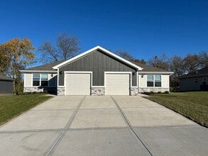 Building Photo - 640-642 Fall Meadow Ln