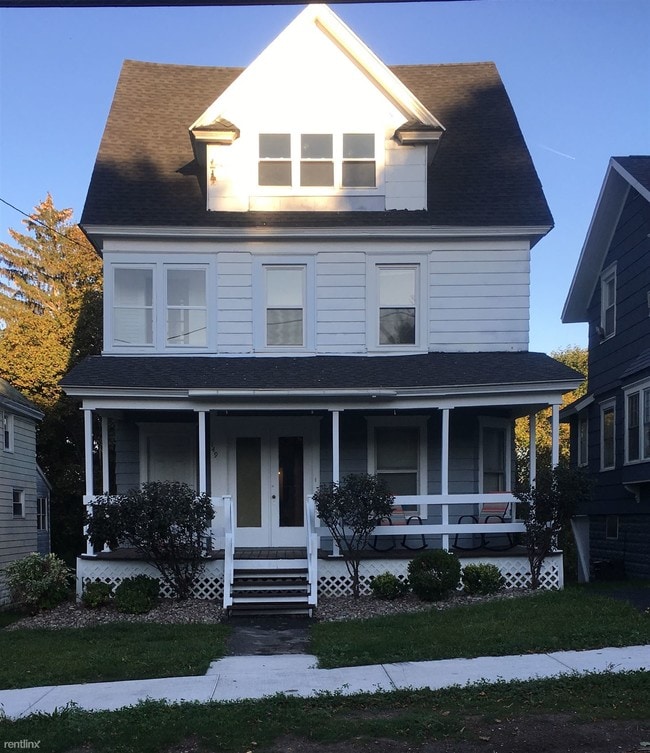 Building Photo - 149 Woodbine Ave
