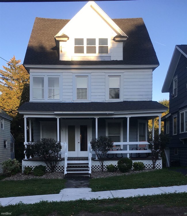Foto del edificio - 149 Woodbine Ave