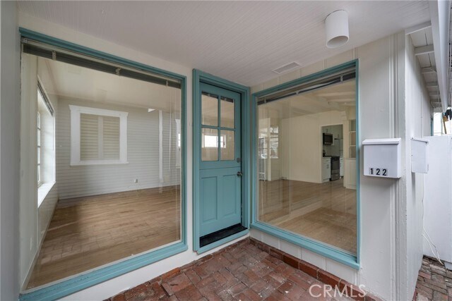 Building Photo - 122 Apolena Ave