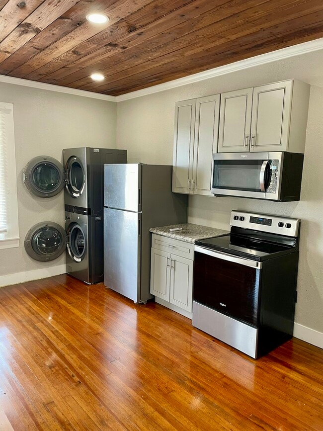 Photo - 2115 Broadway Avenue J Apartment