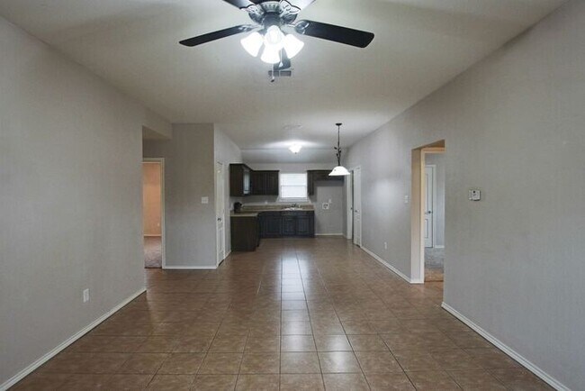 Building Photo - Tour Today! 3 Bed 2 Bath 1 Car Duplex- Lin...
