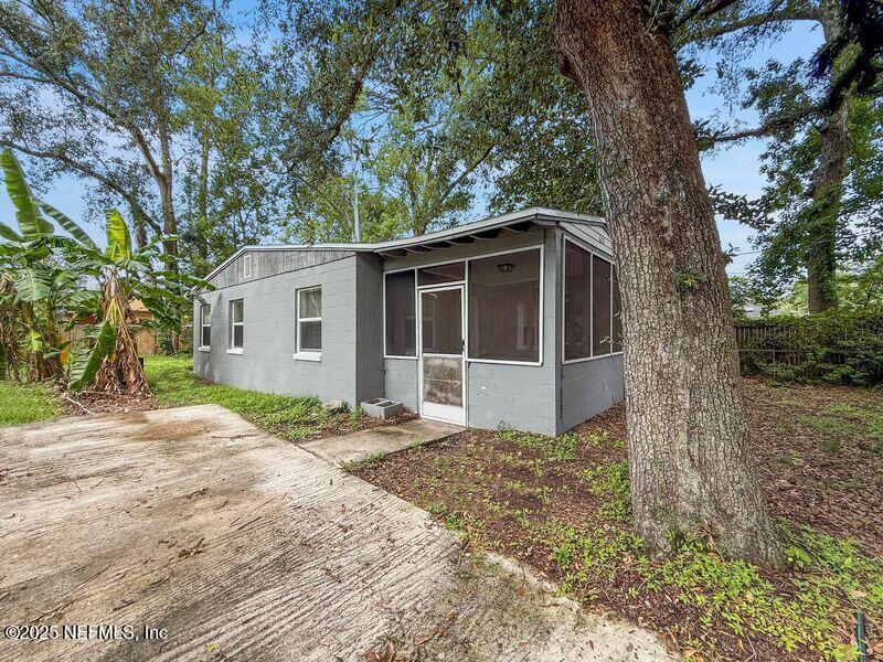 Foto principal - 620 Comet St