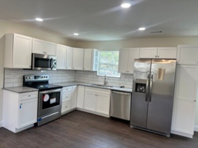 Foto del edificio - 310 68th St SE