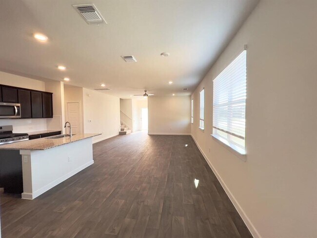 Foto del edificio - 2900 Egan Dr