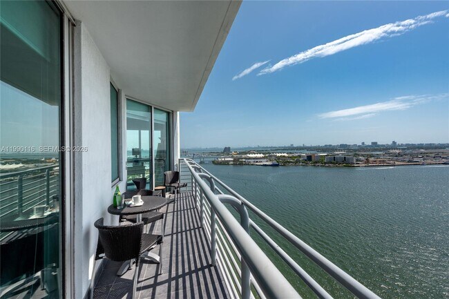Foto del edificio - 335 S Biscayne Blvd