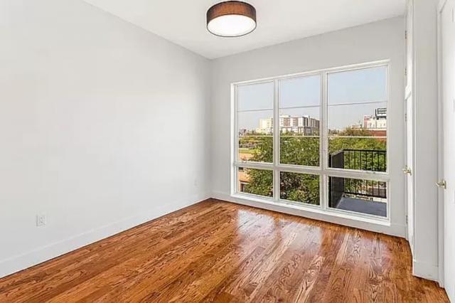 Foto del edificio - 2 bedroom in BRONX NY 10454