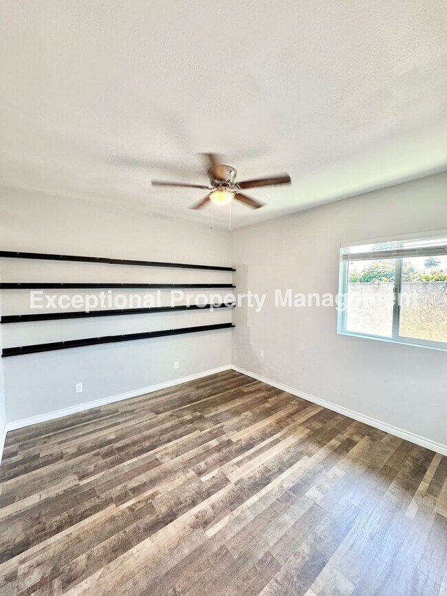Foto del edificio - Great 2 bed 1 bath backhouse/ADU