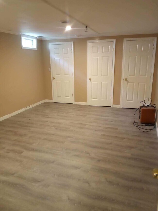 Living Room/Room - 60 S Main St