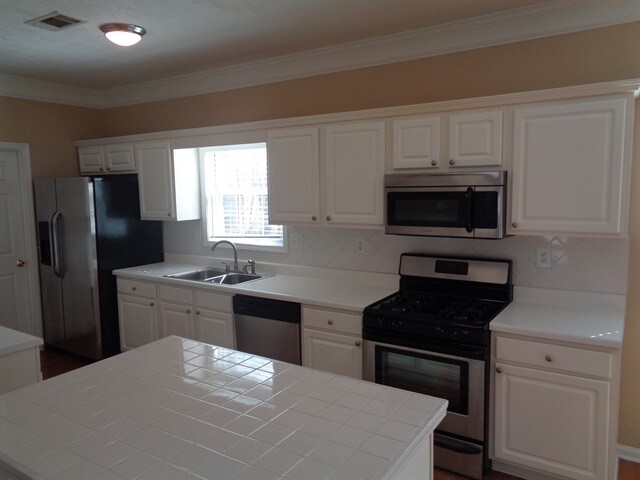 Foto del edificio - 140 Saddle Bridge Dr