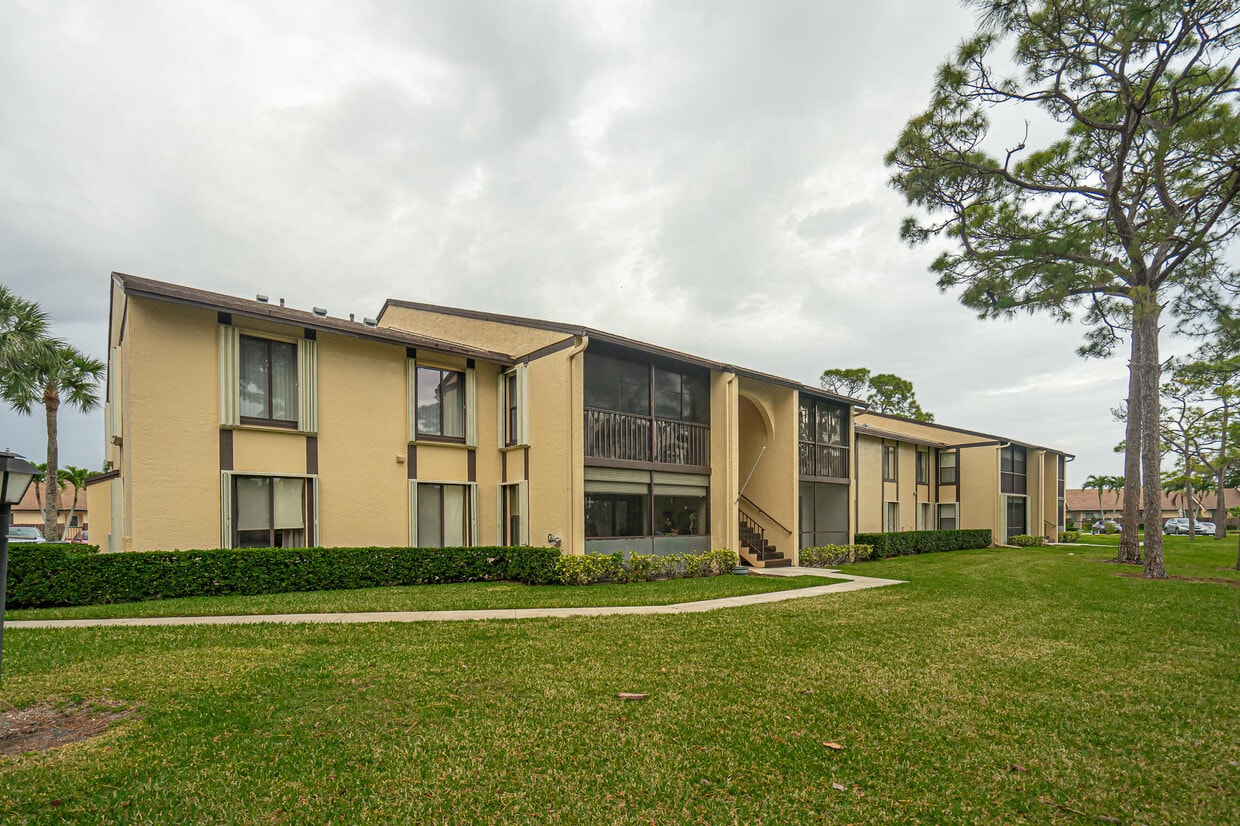 818 Sky Pine Way Unit G2, Greenacres, FL 33415 Condo for Rent in Greenacres, FL