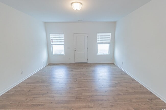 Building Photo - 215 Crescent Wy