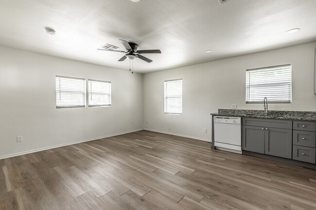 Building Photo - 3112 Cross Cir