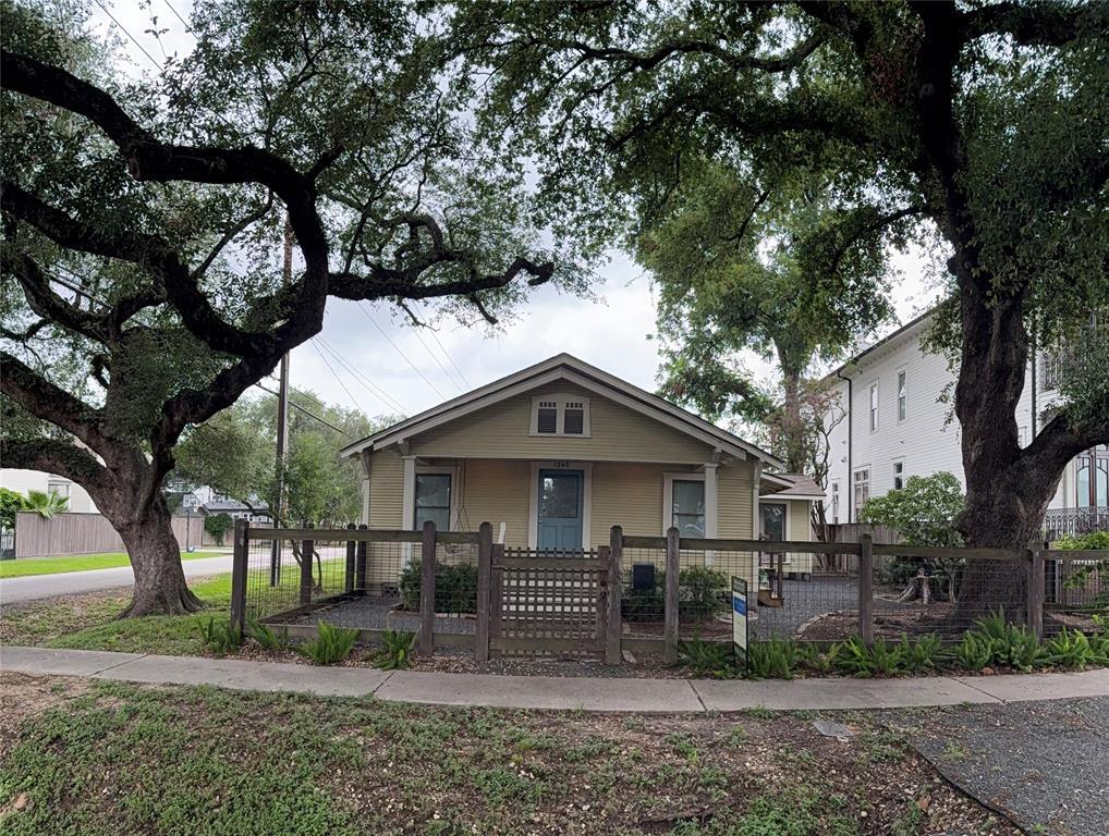 Foto principal - 1245 Omar St