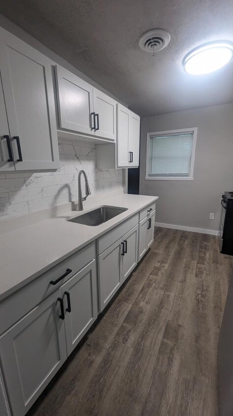 Primary Photo - 242 N Illinois St