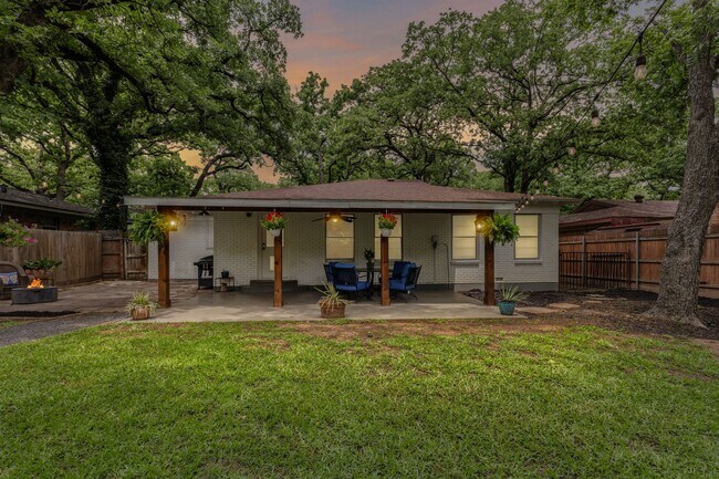 Foto del edificio - 1404 Bluebonnet Trail