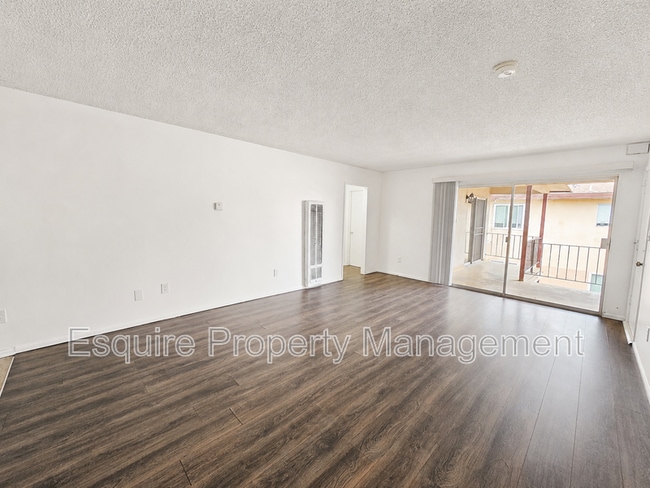 Building Photo - 2056 N Ventura Rd
