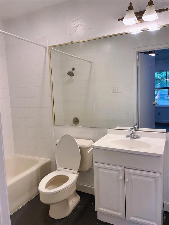 Building Photo - 21107 Highland Lake Dr