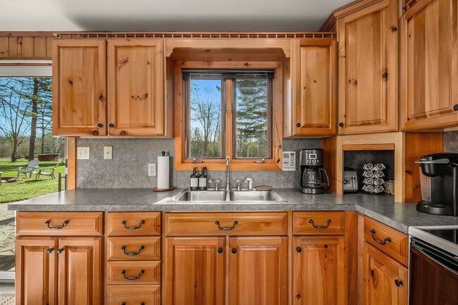 Building Photo - 2120 Walleye Ln