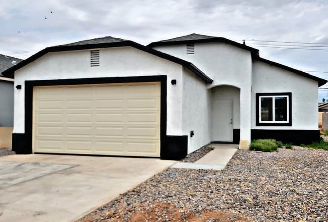 Foto del edificio - 1112 E 4th St