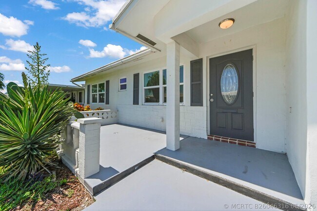 Foto del edificio - 717 SW 16th St