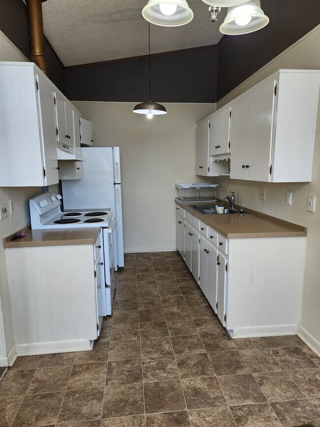 Building Photo - 214 Sierra Madre Dr