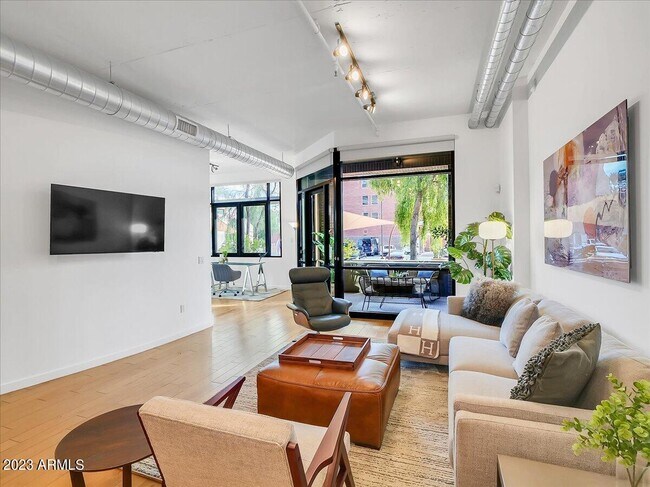 Foto del edificio - 7301 E 3rd Ave