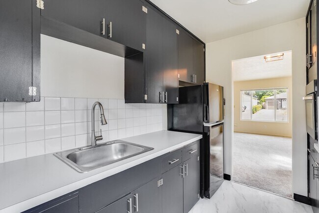 Foto del edificio - 2203-2215 NE 81st Avenue