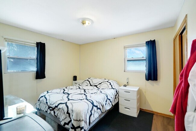 Foto del edificio - 7005 Dutton Ave N