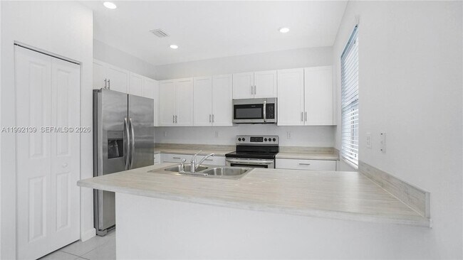 Foto del edificio - 2676 SE 12th Pl