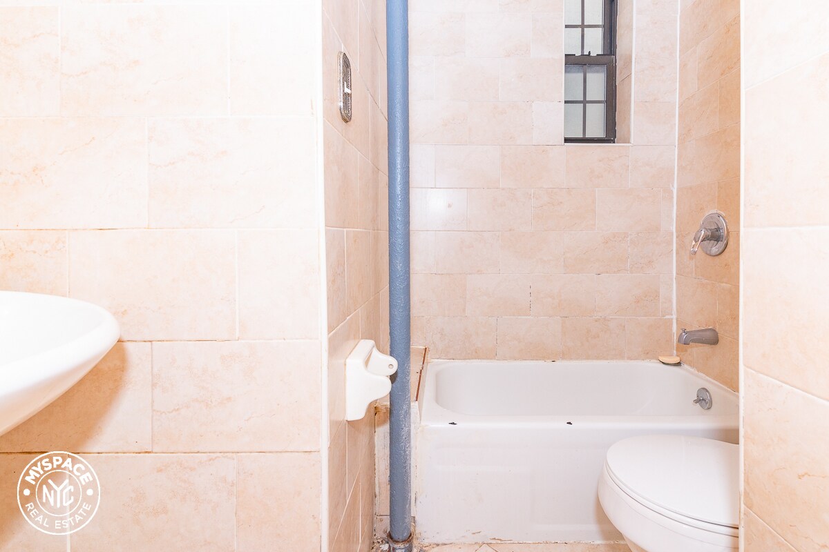 Foto del edificio - 210 Humboldt St