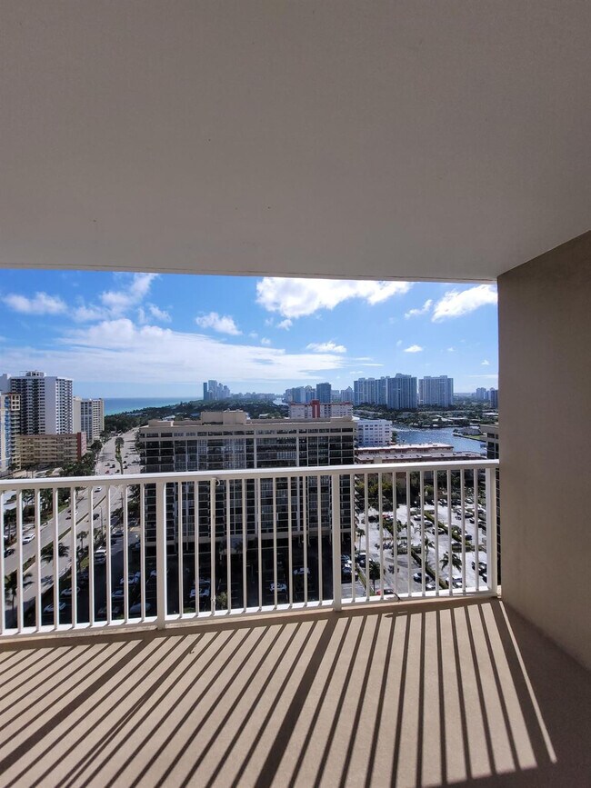 Foto del edificio - 1985 S Ocean Dr