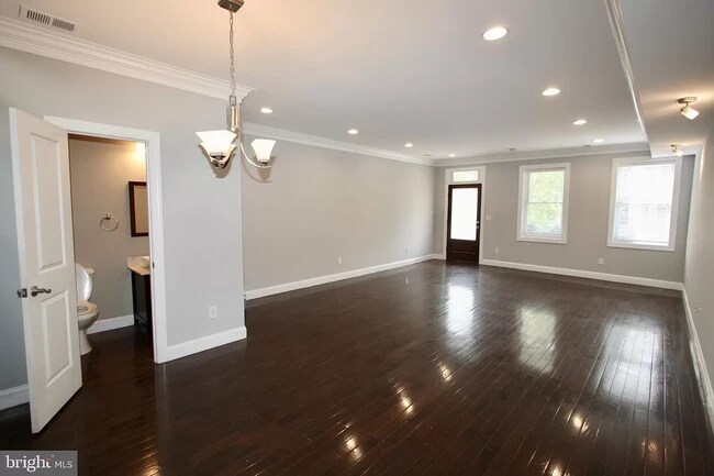 Foto del edificio - 321 T St NW