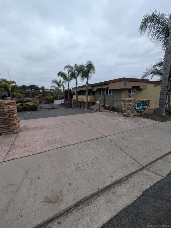Building Photo - 1845 Bayview Heights Dr