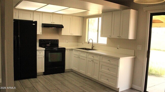 Building Photo - 5425 N 74th Dr