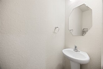 Building Photo - 16726 Sycamore Bend Dr