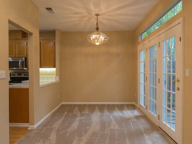 Building Photo - Lovely 3 Bedroom, 2.5 bath, 2-Car Garage, ...