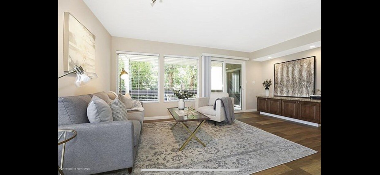 Family Room - 1325 Valley View Rd