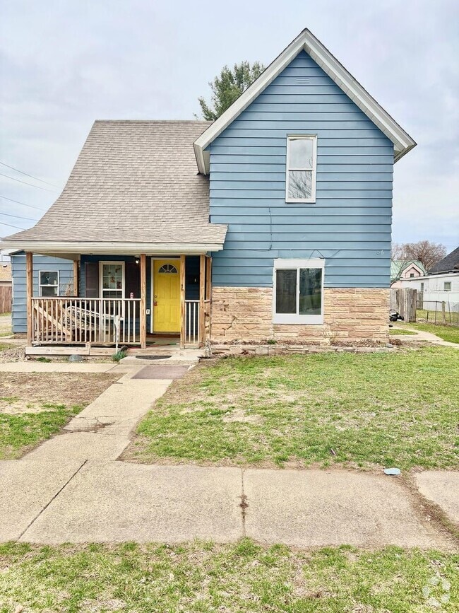 Building Photo - 816 E Grove St