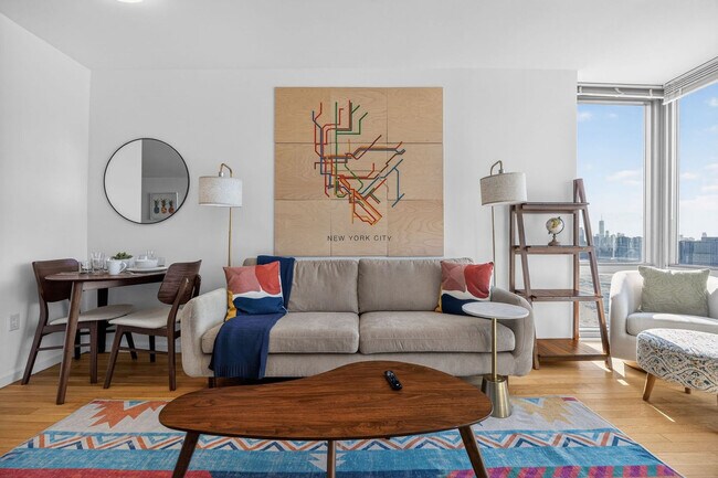 Foto del edificio - 4-75 48th Avenue-SI FL32-ID1369199P