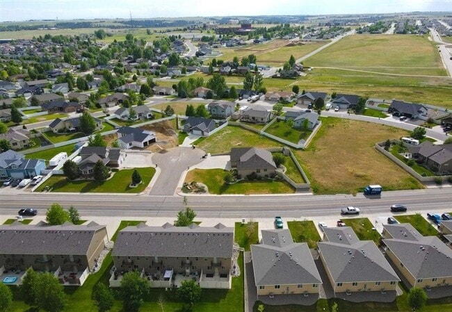 Building Photo - Nice 3 bed 2 bath townhouse in the Heights!