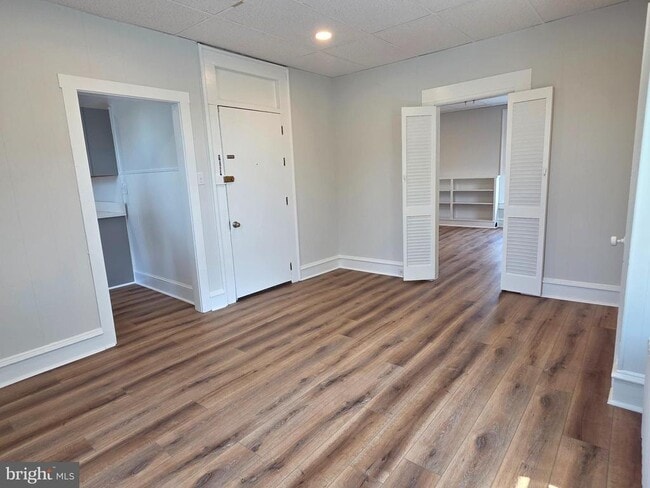 Building Photo - 3 E Mantua Ave