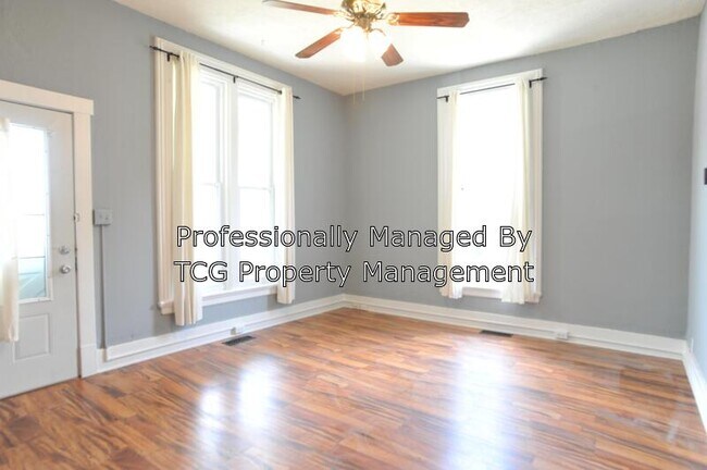 Building Photo - 738 E Main St