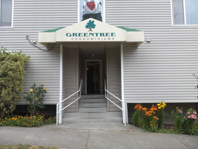 Entrada principal por la calle 71. - 7100 Greenwood Ave N