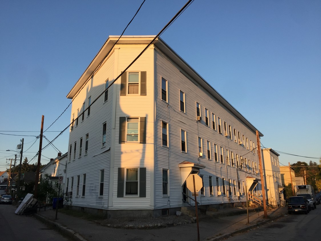 242-250 E High St. 11 units - 242-250 E High St